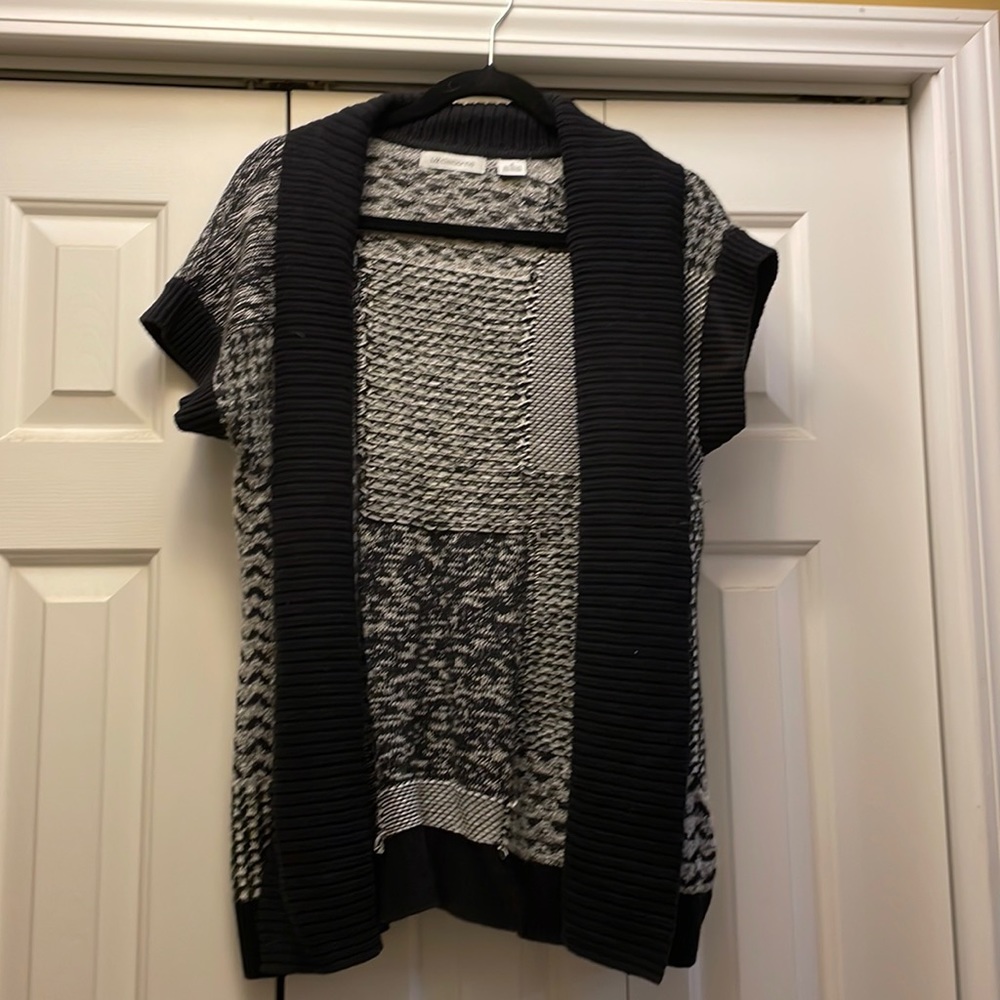 Short sleeve sweater
